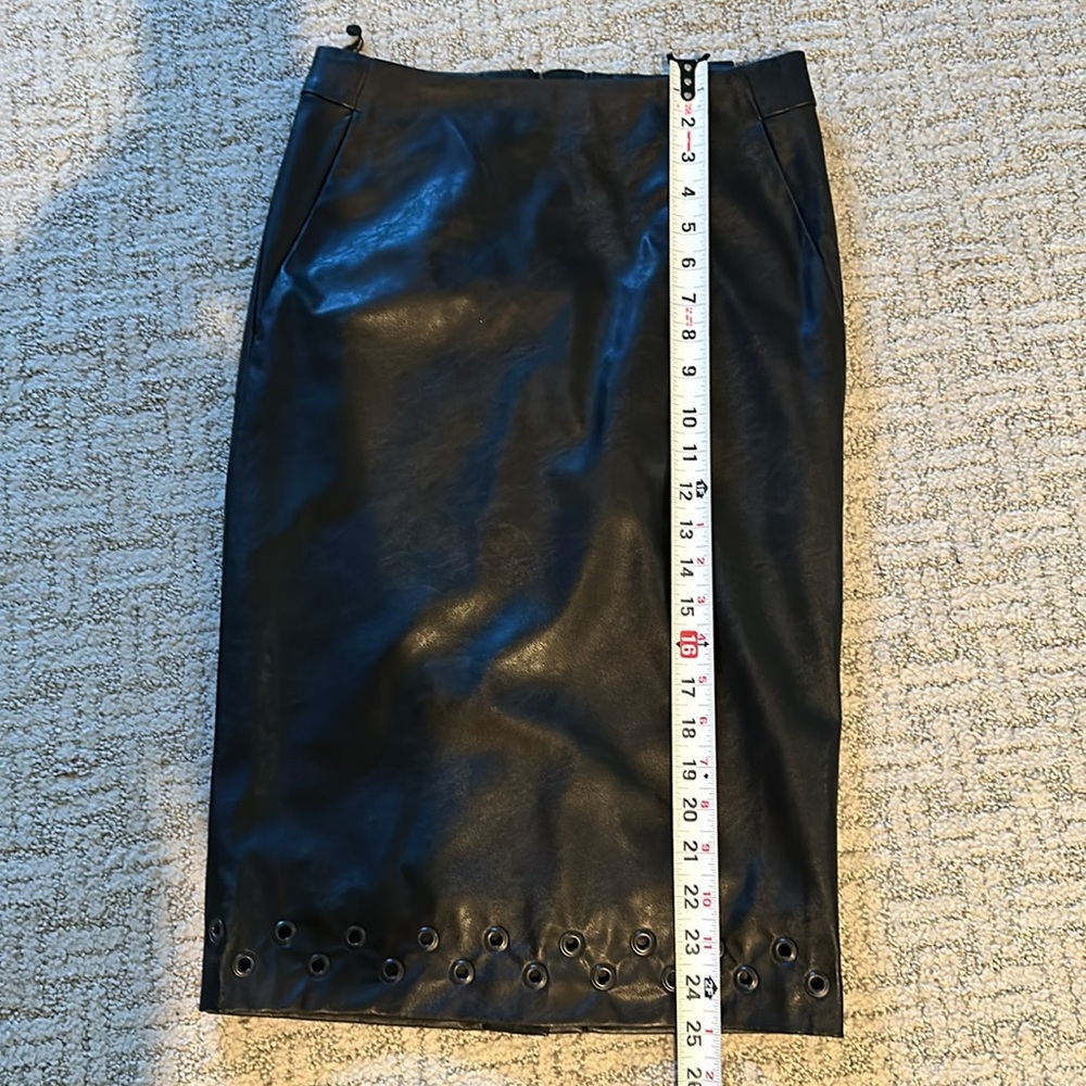 Carine Roitfeld for Uniqlo Faux Leather Pencil skirt studs at the bottom size 2 - Picture 13 of 15